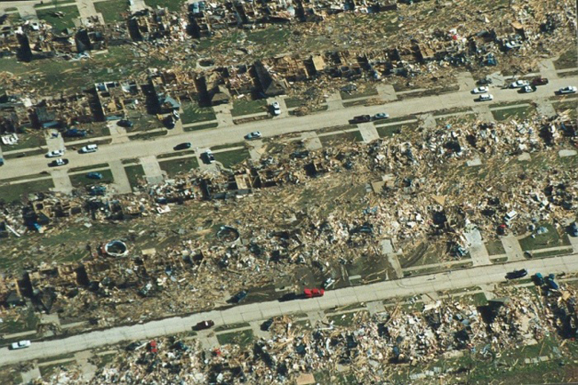 Oklahoma_City_tornado_1999-05-03.jpg
