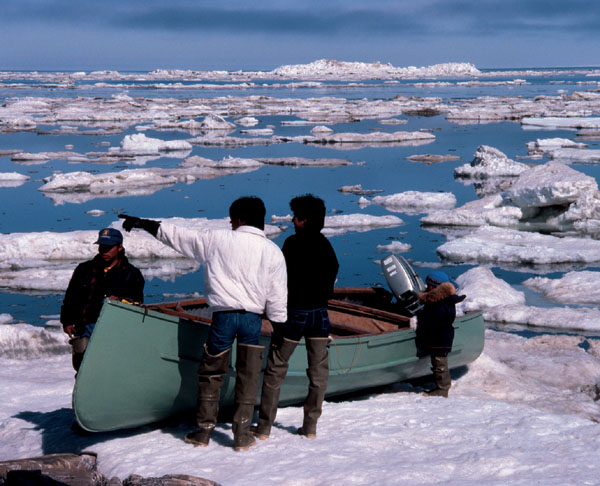 Inuits-on-ice-frontlines.jpg